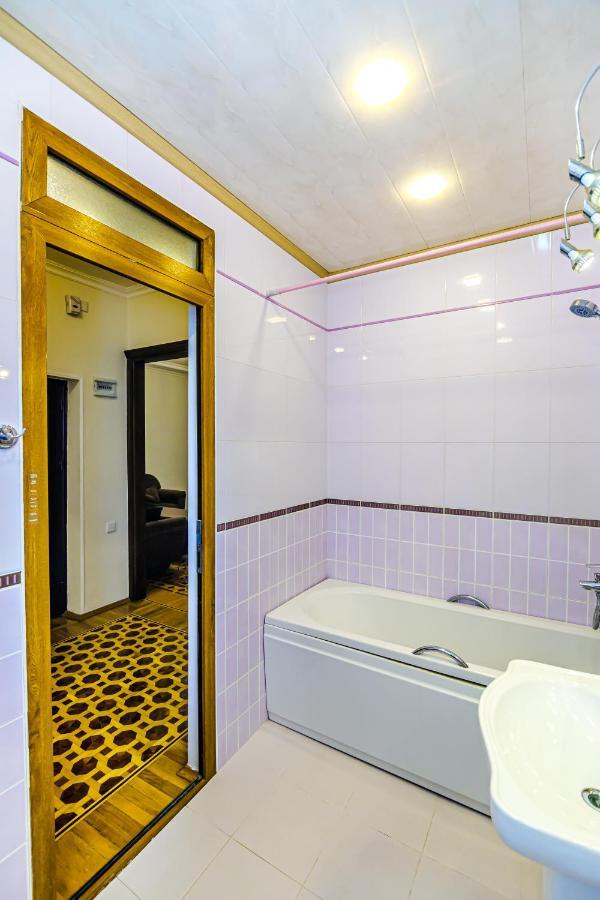 Apartamento M Estate. Nizami Street  Bakú Exterior foto